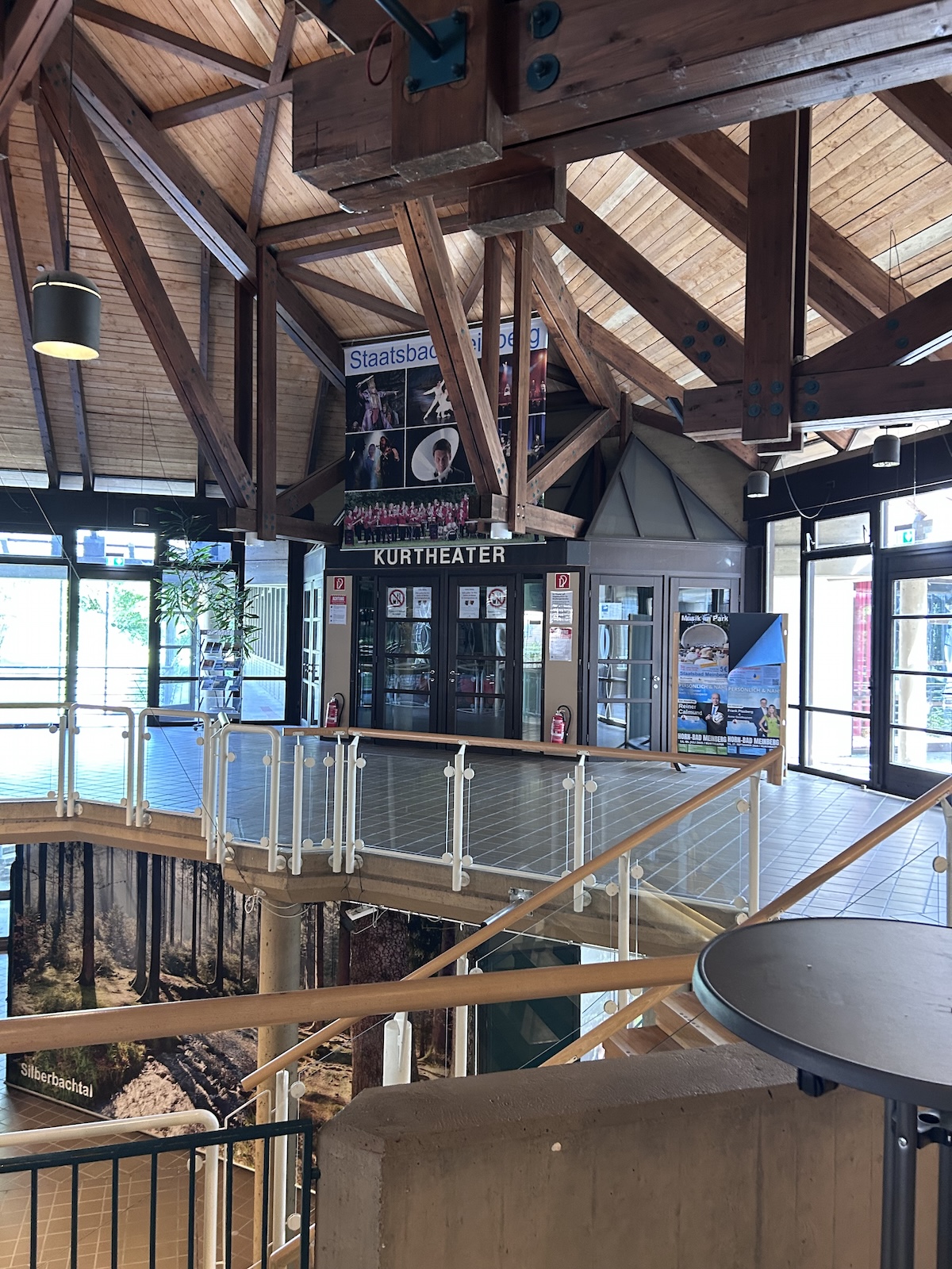 Ein leeres Gebäude. Das Kurgastzentrum bleibt bis auf weiters gesperrt.